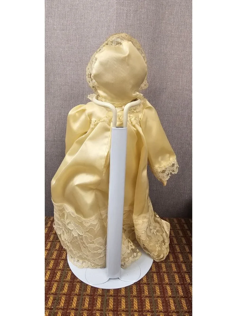 Avon Porcelain Doll In Lace Dress With Bonnet Vintage Collectible 12 Inches Blon